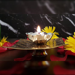 Brass Copper Diya Vilakku Indian Diwali Oil Lamp Pooja Light Puja Decorations Anique Mandir Decoration Items Home Table Backdrop Decor Lamps Made in India Decorative Wicks Diyas S
