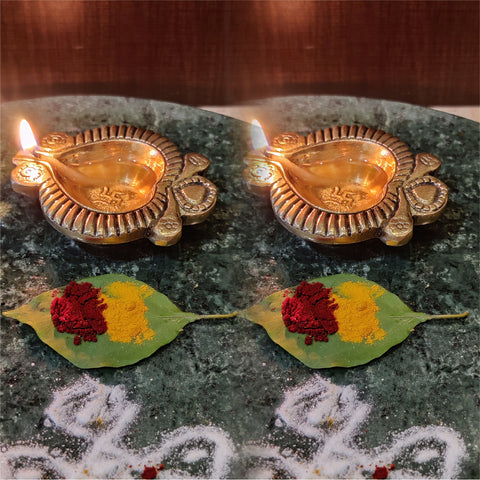 Buy Amishi blissful decor Presents Small Brass Kuthu Vilakku/Peacock samai  Diya Traditional and Elegant Looking Lamp for Interiors, Pooja (Golden, 8